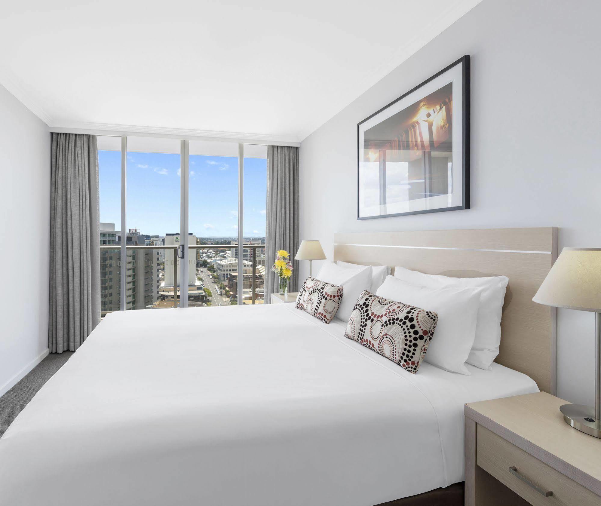 Oaks Brisbane Lexicon Suites Exteriör bild